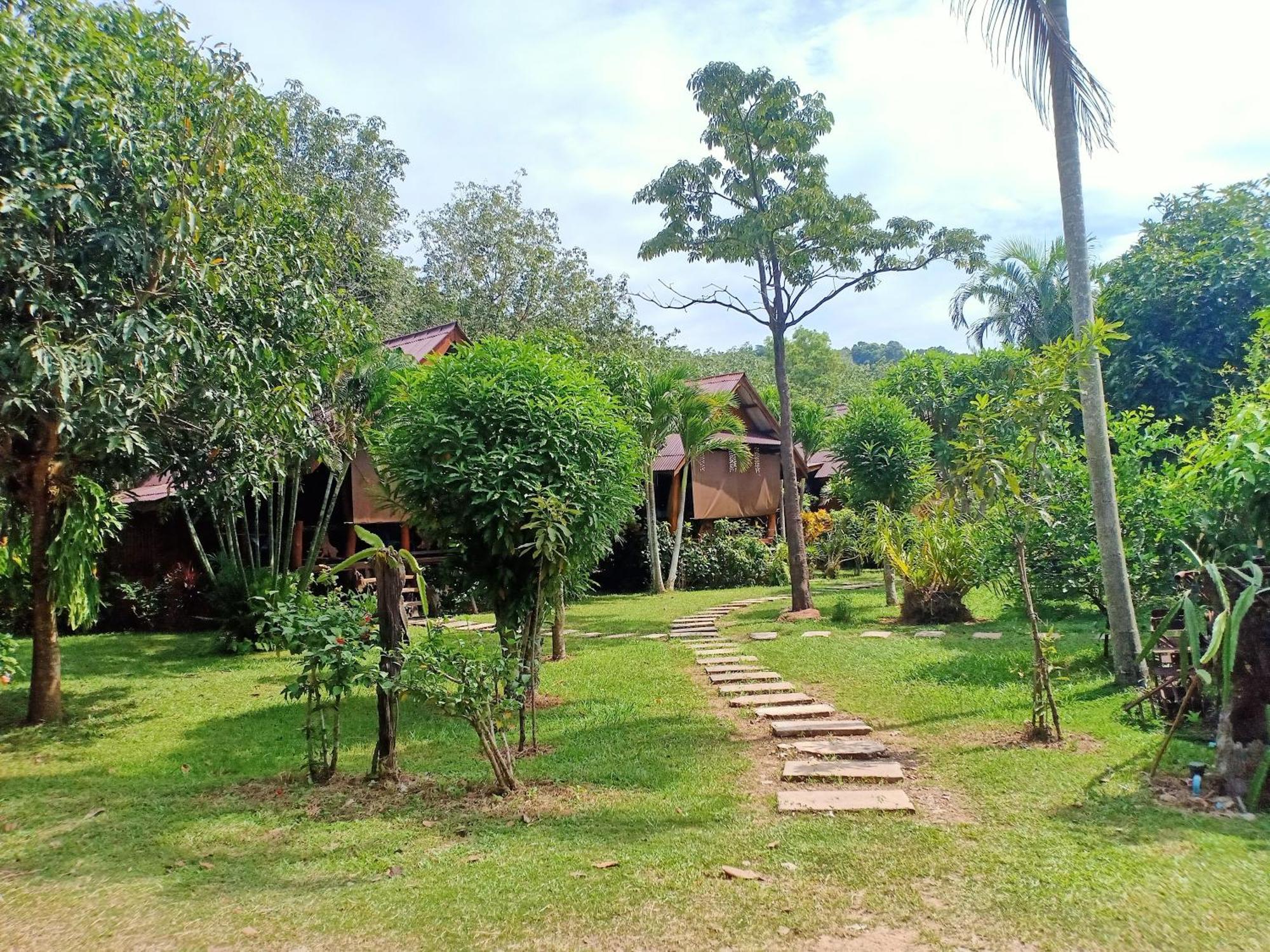 Friendly Koh Jum Hotell Exteriör bild